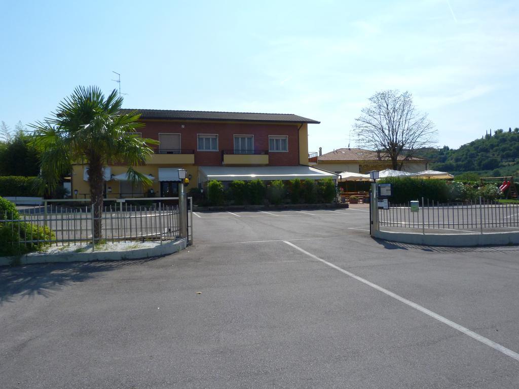 Le Colline Del Garda Hotel Bussolengo Exterior photo
